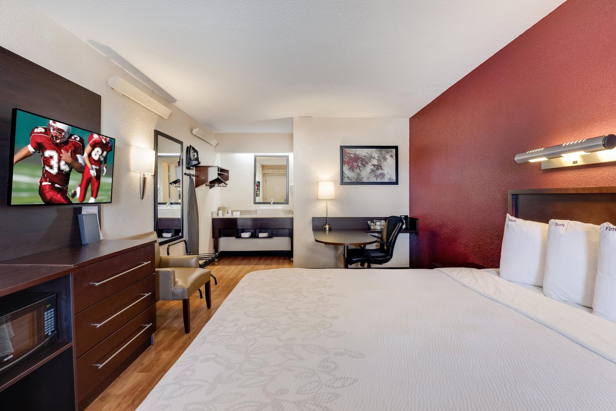 Super 8 By Wyndham Deerfield - Northbrook Otel Dış mekan fotoğraf