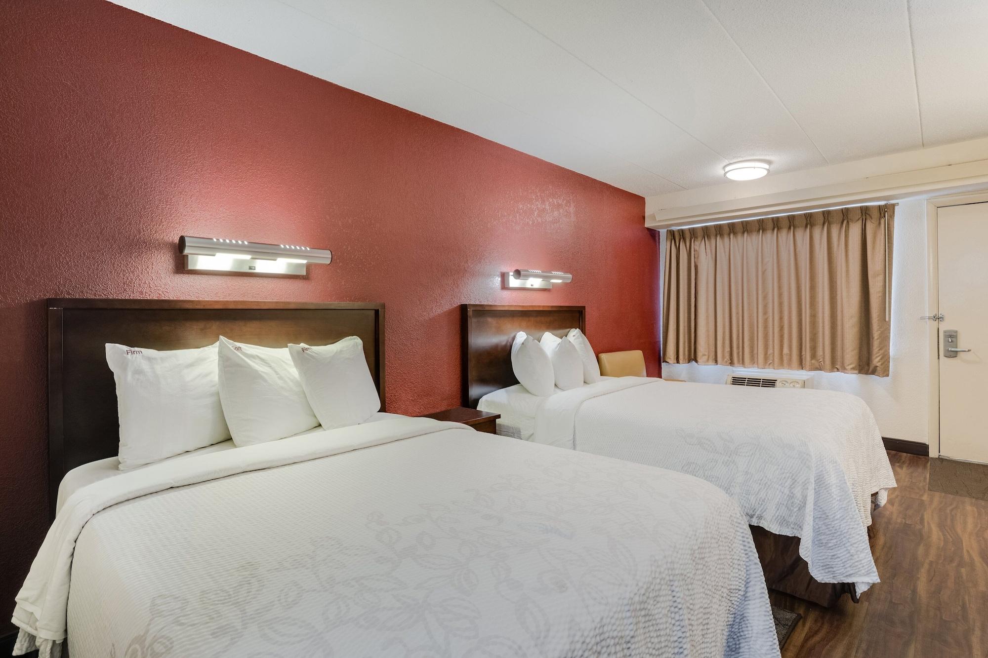 Super 8 By Wyndham Deerfield - Northbrook Otel Dış mekan fotoğraf