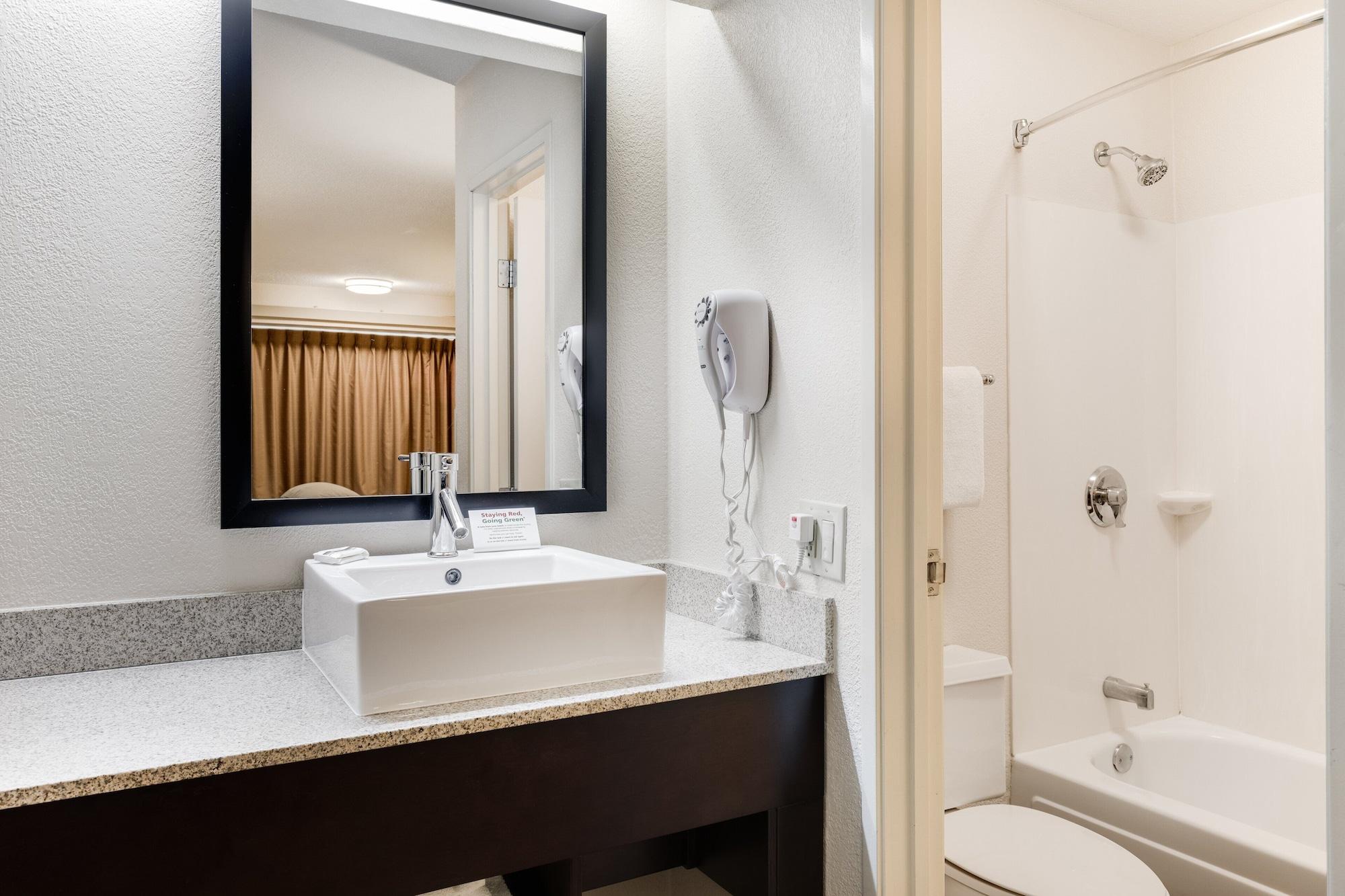 Super 8 By Wyndham Deerfield - Northbrook Otel Dış mekan fotoğraf