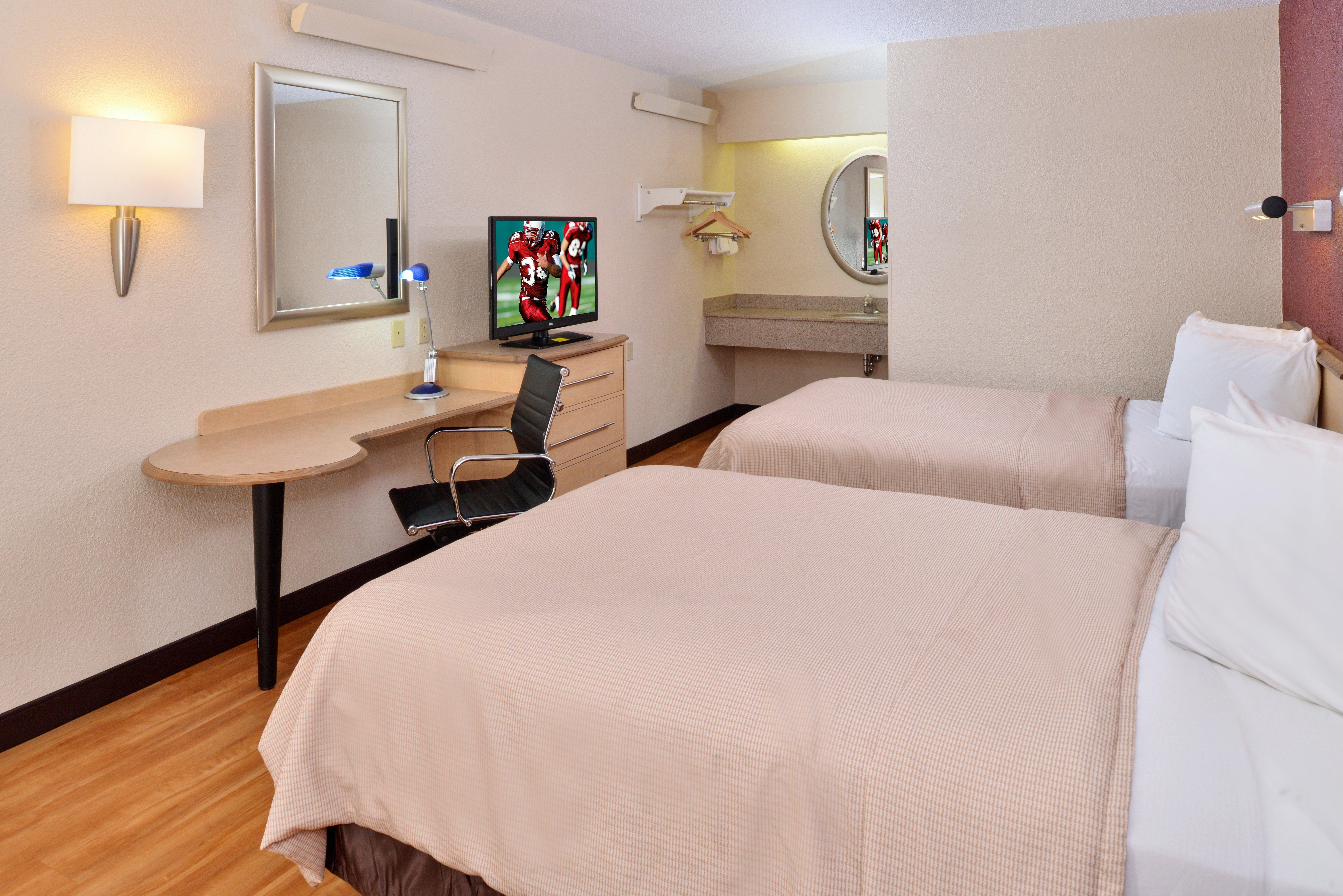 Super 8 By Wyndham Deerfield - Northbrook Otel Dış mekan fotoğraf