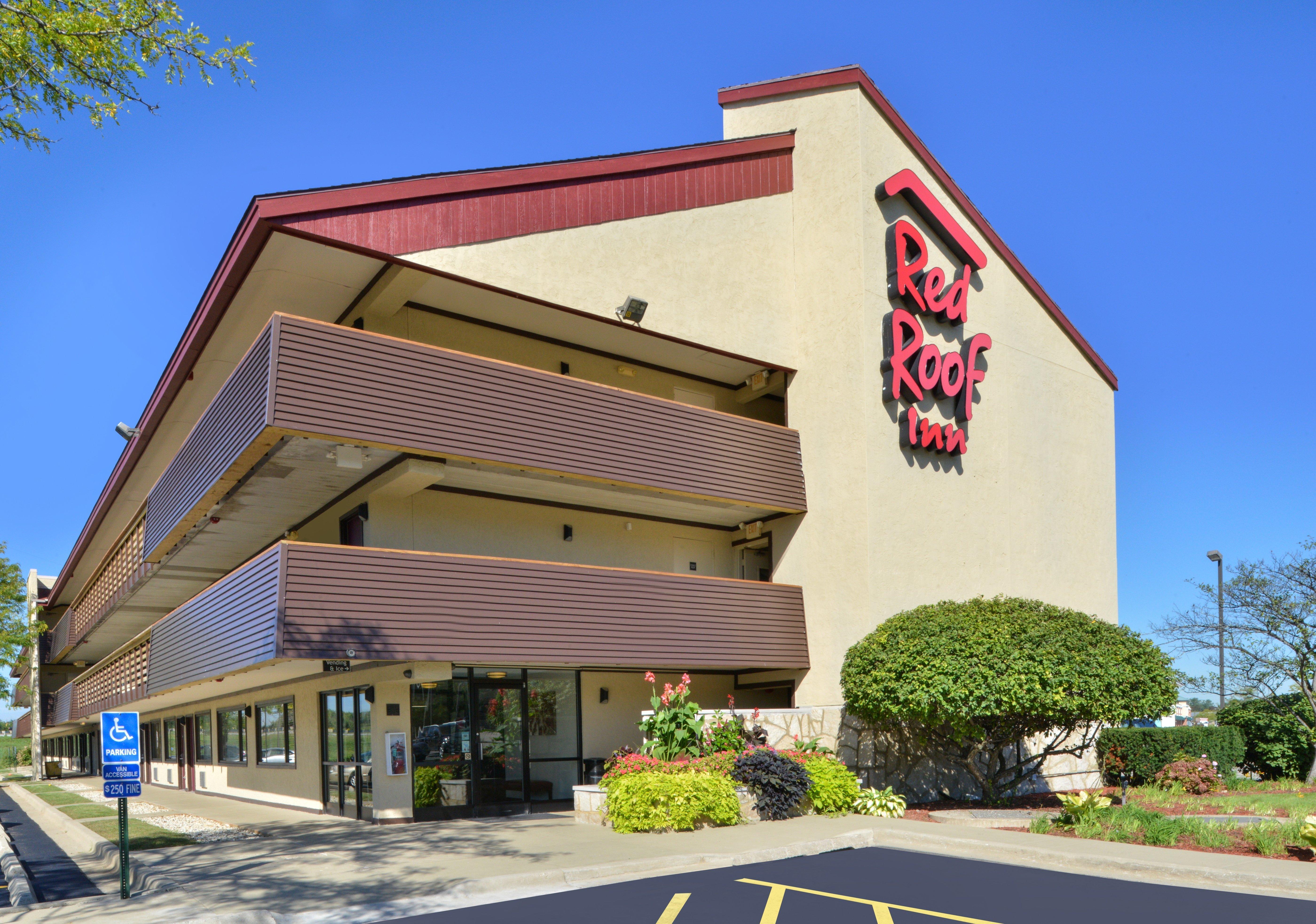 Super 8 By Wyndham Deerfield - Northbrook Otel Dış mekan fotoğraf