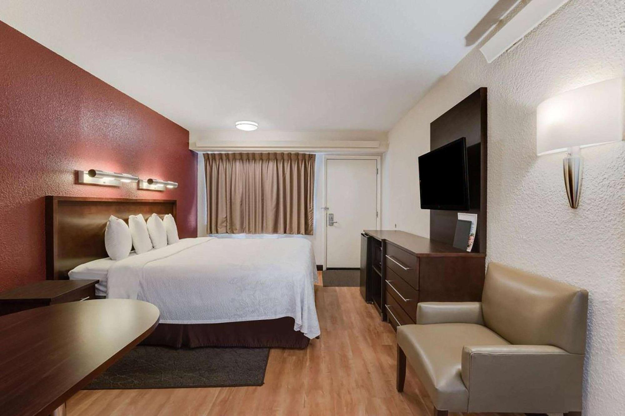 Super 8 By Wyndham Deerfield - Northbrook Otel Dış mekan fotoğraf