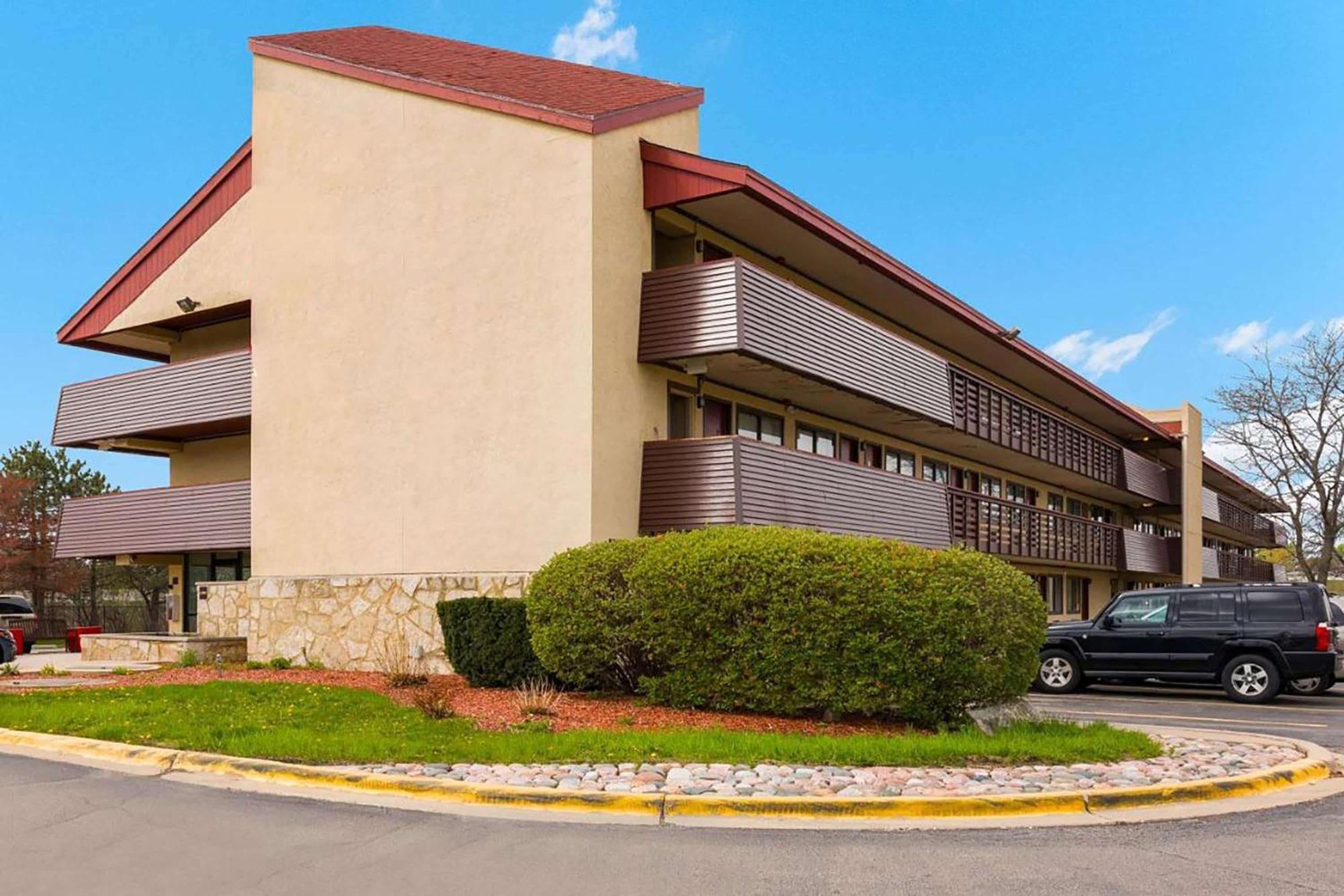 Super 8 By Wyndham Deerfield - Northbrook Otel Dış mekan fotoğraf