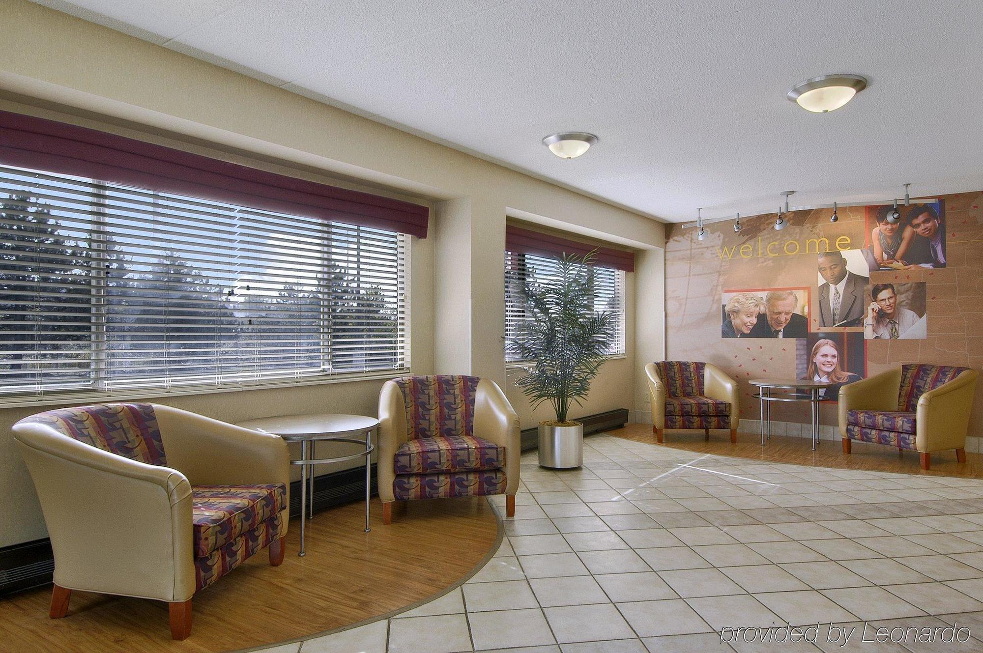 Super 8 By Wyndham Deerfield - Northbrook Otel İç mekan fotoğraf