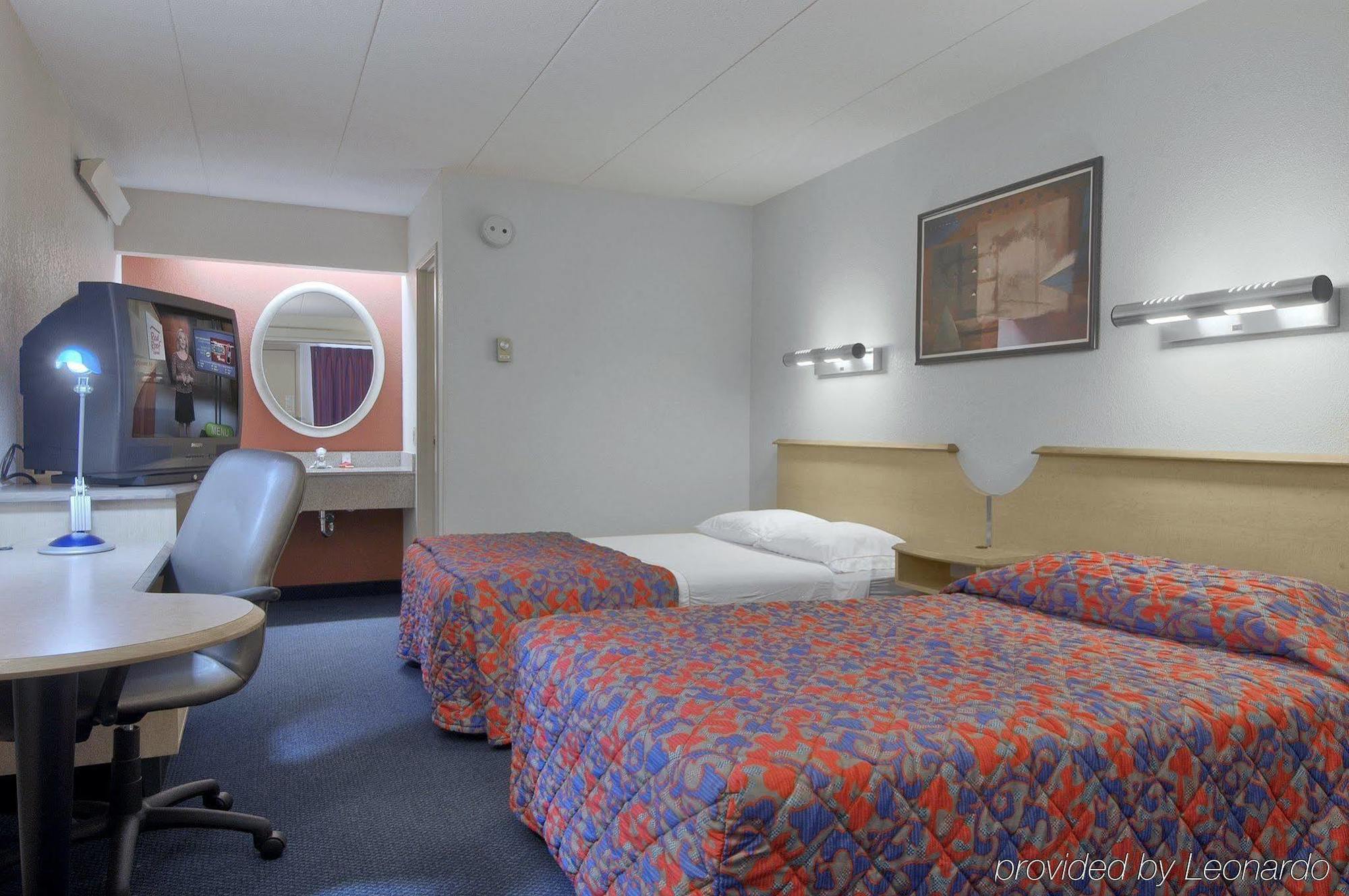 Super 8 By Wyndham Deerfield - Northbrook Otel Oda fotoğraf